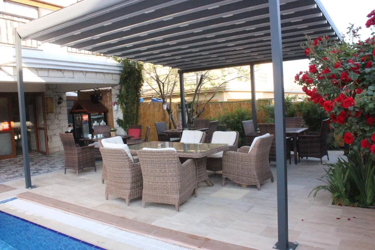Fizzio Alacati Hotel 2*,