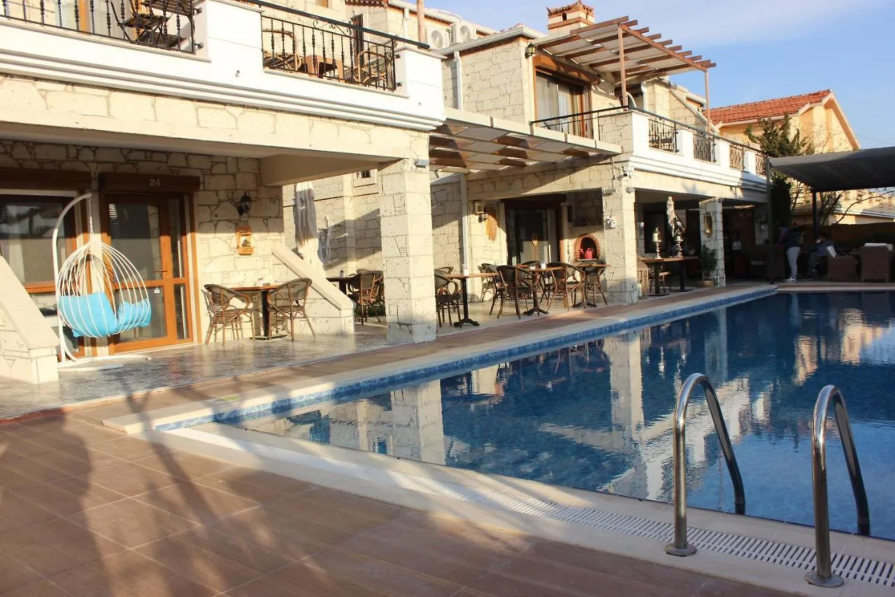 Fizzio Alacati Hotel 2*,
